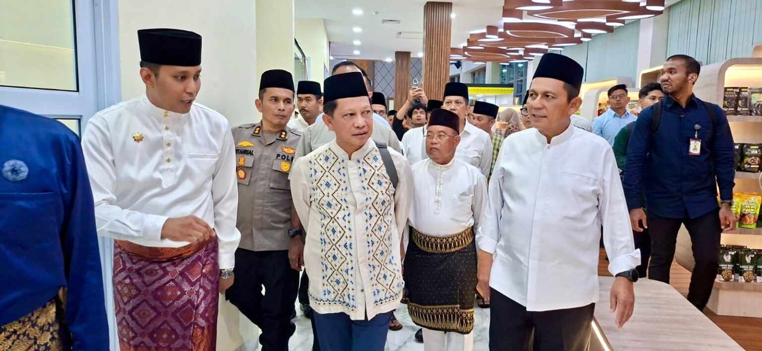 Mendagri Tito Karnavian mengapresiasi kinerja Gubernur Kepri Ansar Ahmad saat menutup KURMA 2026 yang dinilai mampu mendorong UMKM dan menjaga stabilitas ekonomi daerah.
