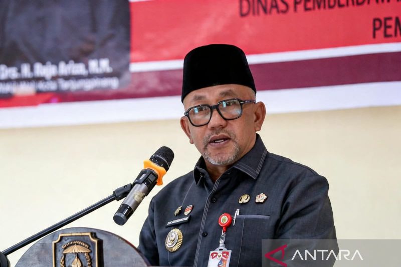 PLTS Tanjungpinang mulai dijajaki. Pemko menggandeng investor asing untuk kembangkan energi surya demi ketahanan energi dan pembangunan ramah lingkungan.