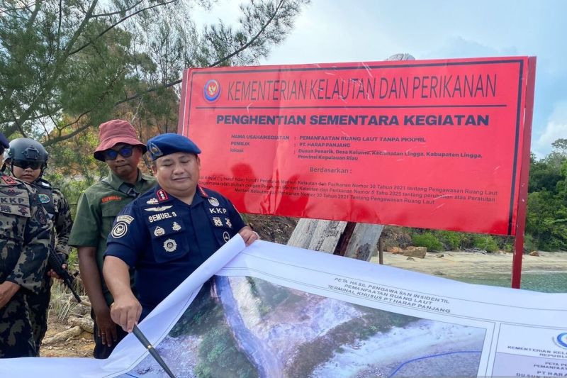 Reklamasi ilegal Lingga dihentikan KKP. Aktivitas tanpa izin di ruang laut disegel karena belum memiliki PKKPRL dan berdampak pada ekosistem pesisir.