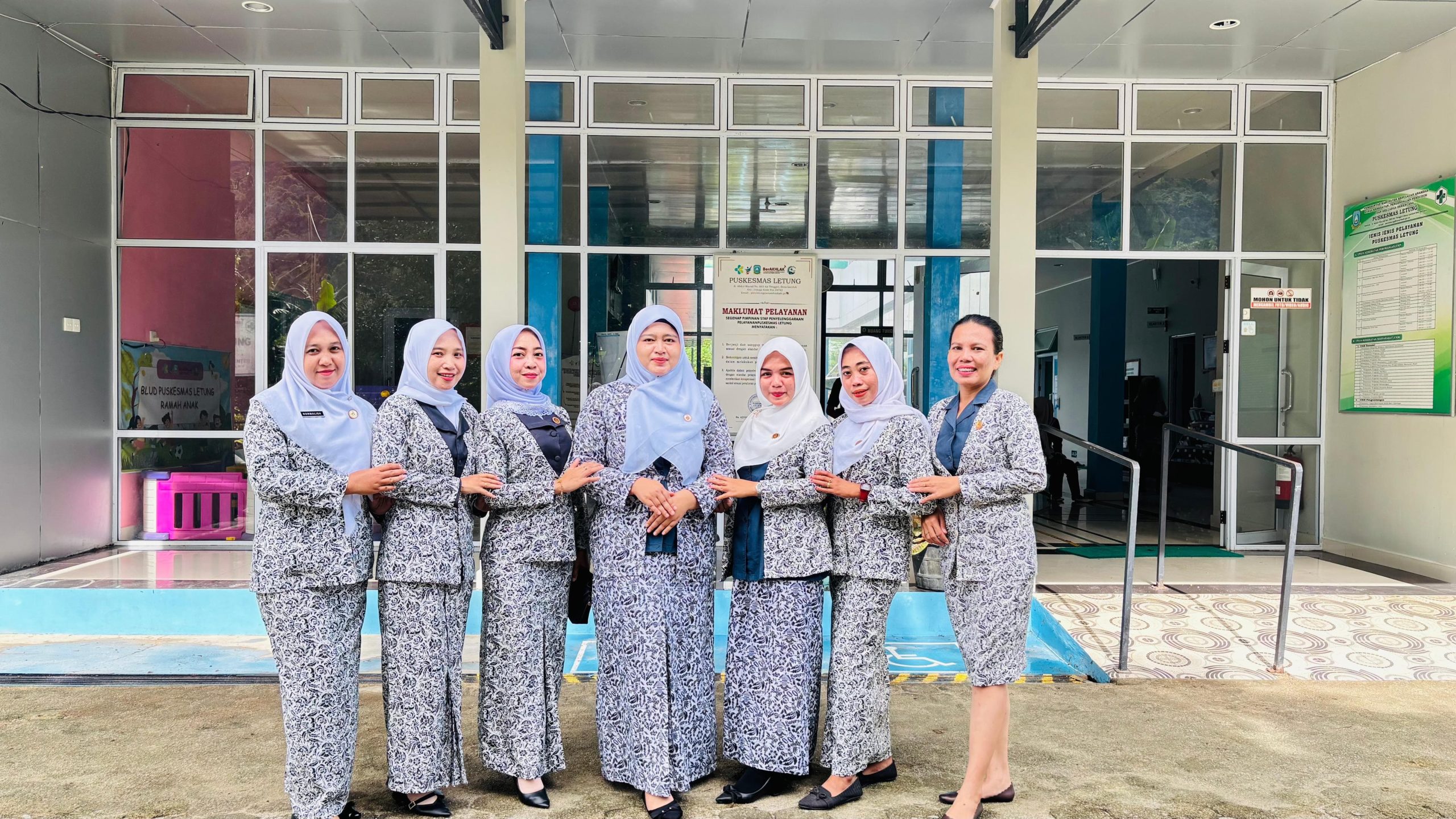 Foto pengurus IBI Ranting Mawar Kecamatan Jemaja di Puskesmas Letung