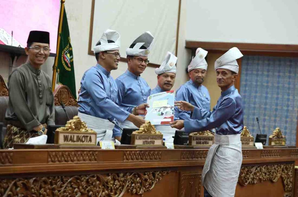 Perda LAMKR Kota Batam resmi disahkan DPRD. Regulasi ini menjadi langkah penting menjaga identitas dan budaya Melayu di tengah pesatnya modernisasi Batam.