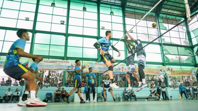 Kejuaraan Voli Piala Wali Kota Batam 2026 resmi ditutup. PGRI Kota Batam keluar sebagai juara usai mengalahkan Garuda BP Batam di final sengit lima set.