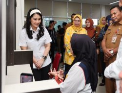 Wamendukbangga Tinjau Layanan KB di Kepri