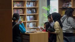 Gramedia menghadirkan program Back to School 2026 bertajuk "Rayakan Cerita Barumu" dengan promo buku, alat tulis, paket belajar, Creative Space, serta kesempatan memenangkan mobil, liburan ke Jepang, dan berbagai hadiah menarik.