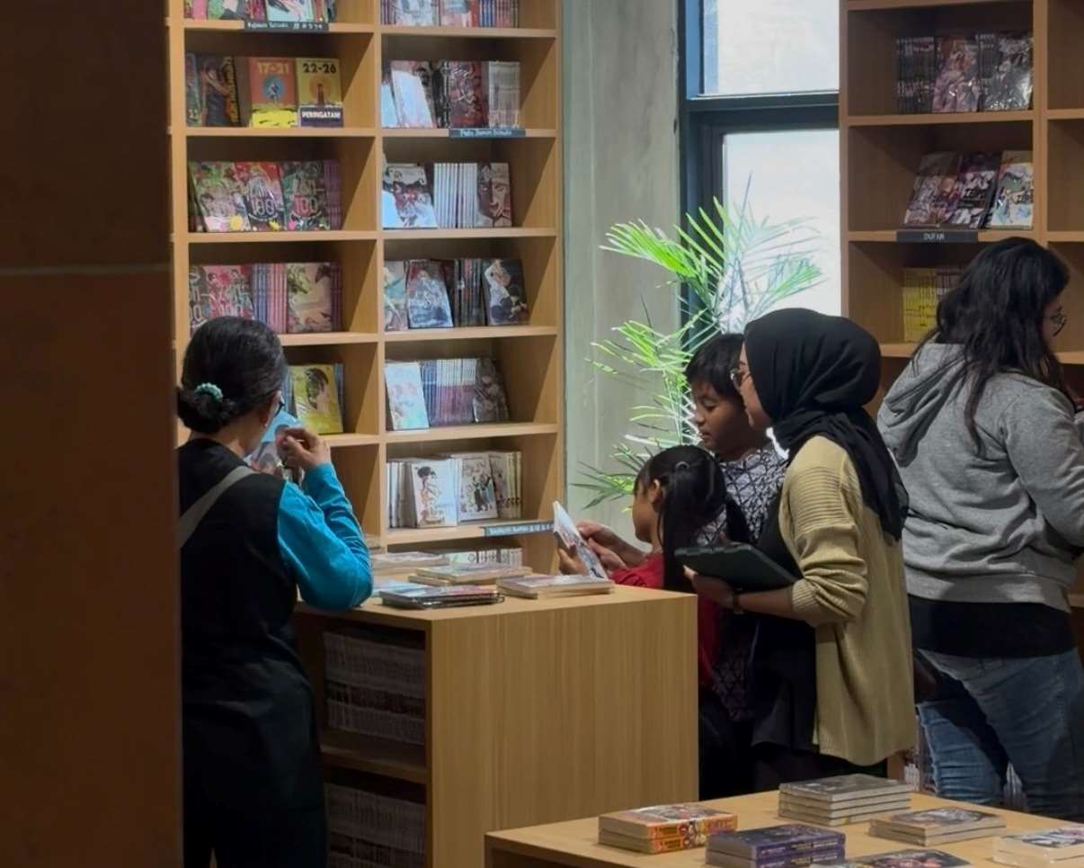 Gramedia menghadirkan program Back to School 2026 bertajuk "Rayakan Cerita Barumu" dengan promo buku, alat tulis, paket belajar, Creative Space, serta kesempatan memenangkan mobil, liburan ke Jepang, dan berbagai hadiah menarik.