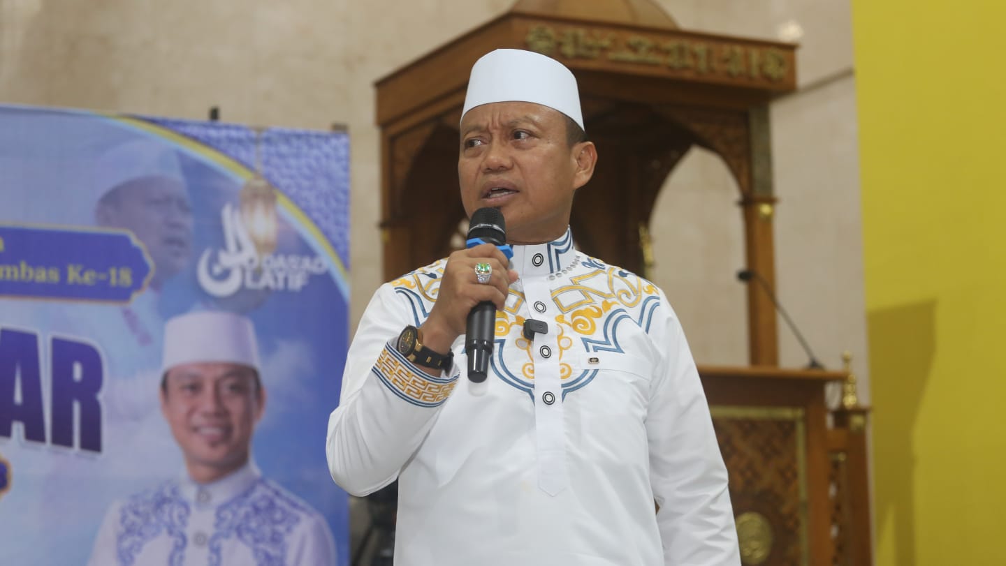 Ustadz Das'ad Latif saat berikan ceramah Tabligh Akbar Peringati HUT Anambas Ke 18 di Masjid Agung Baitul Makmur Tarempa