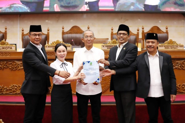 APBD Batam 2025 mencatat surplus Rp137,91 miliar. Pemko Batam kembali meraih opini WTP ke-14 berturut-turut dengan total aset mencapai Rp11,23 triliun.