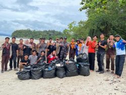 Hari Lingkungan Hidup Sedunia di Lingga, Ratusan Warga Bersihkan Pantai Moyang dan Deklarasi Jaga Alam