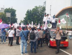 Massa pendukung MBG alihkan aksi ke Kantor Badan Gizi Nasional