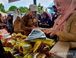 Pemkab Natuna bawa minyak goreng 1 ton dalam pasar murah di Sedanau