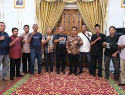 Nelayan Audiensi Dengan Bupati Karimun dan Nyatakan Tolak Sedimentasi Pasir Laut