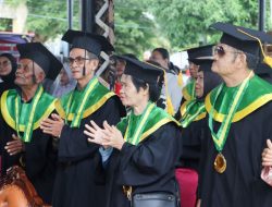 Pemkab Bintan mewisuda 34 warga lulus sekolah lansia