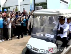 Prabowo tiba di Batang langsung cek kondisi rumah subsidi warga