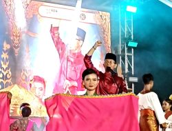 Puisi “Uwak” Karya Amsakar Achmad Menggetarkan Kenduri Seni Melayu 2026, Penonton Larut dalam Haru