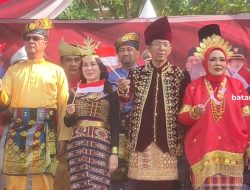 Ribuan Warga Meriahkan Pawai Pembangunan HUT RI ke-81 di Batam