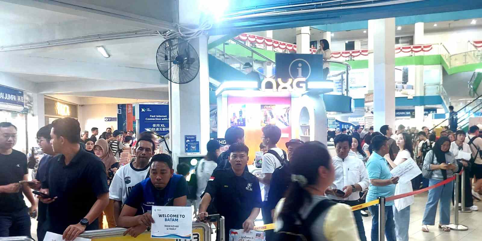 Wisman ramai datang ke Batam saat weekend. Pelabuhan Ferry Batam Centre dipadati wisatawan yang ingin menikmati berbagai destinasi di Kota Batam.