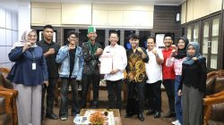 Mahasiswa dan pemuda menyoroti Pasar Jodoh, reklamasi, perkara hukum, dan tenaga kerja lokal. Amsakar menjelaskan sikap Pemko Batam.
