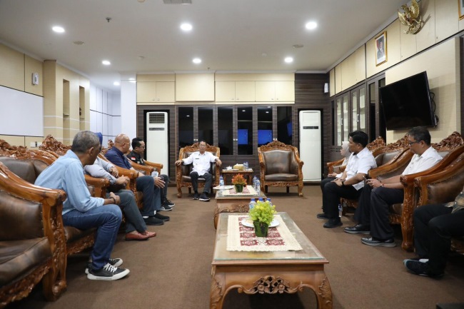 Amsakar Achmad meminta deteksi dini kerawanan sosial Batam diperkuat. FKDM didorong aktif memantau dinamika masyarakat hingga tingkat kelurahan.