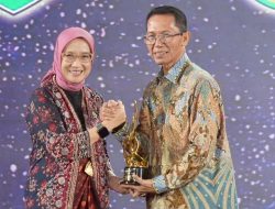 Batam Peduli Layanan Publik dan Keterbukaan Informasi, Amsakar Terima Penghargaan