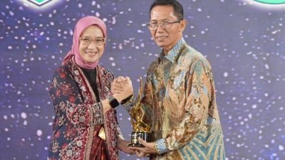 Batam Peduli Layanan Publik dan Keterbukaan Informasi, Amsakar Terima Penghargaan
