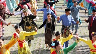 Semarakkan Hari Jadi Kepri, Pemko Batam Imbau Penggunaan Baju Kurung Melayu