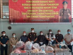 Kejari Batam Musnahkan Barang Bukti 409 Perkara Inkrah, Mulai Ratusan Ribu Rokok Ilegal hingga Narkotika