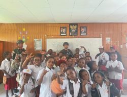 Gadik Satgas Yonif 136/Tuah Sakti Hadir Menumbuhkan Semangat Belajar Anak Papua