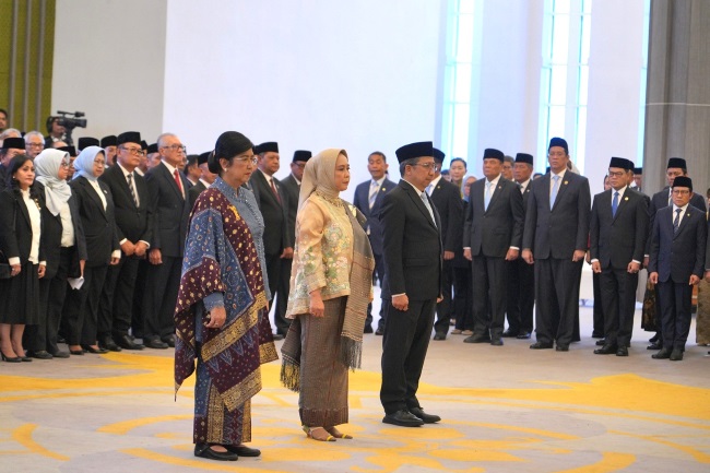 Destry Damayanti resmi menjadi Gubernur BI setelah dilantik bersama Aida S. Budiman dan Solikin M. Juhro untuk masa jabatan lima tahun.
