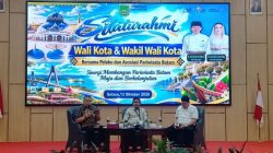 (kiri-kanan) Asisten Pemerintahan dan Kesejahteraan Rakyat (Kesra) Drs. Yusfa Hendri, M.Si, Bambang Cahyo Murdoko, SS, M.Hum, Asisten Deputi Pengembangan Amenitas dan Aksesibilitas Pariwisata Wilayah I di Kementerian Pariwisata Republik Indonesia, Asisten Administrasi Umum Setdako Batam, Drs. Heriman HK