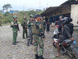 Perkuat Sinergitas, Satgas Yonif 136/Tuah Sakti Bersama TNI-Polri Gelar Patroli Gabungan di Puncak Jaya