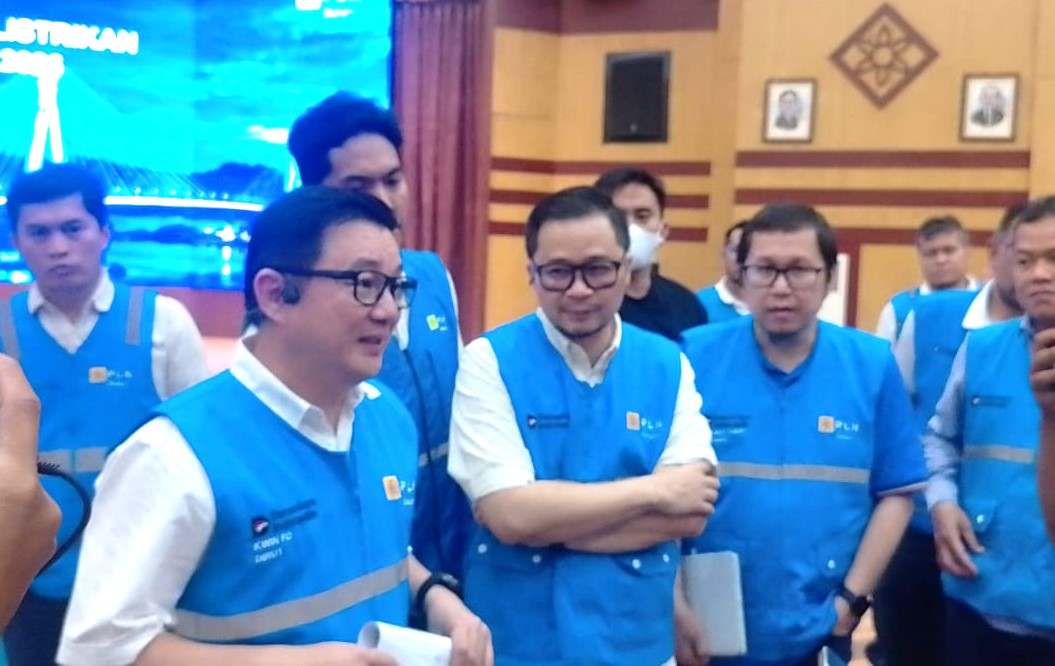 Dirut PLN Batam Kwin Fo bersama jajaran Direksi menjelaskan kronologis terjadinya pemadaman menyebar di Batam yang terjadi pada 12 Oktober 2026 lalu.